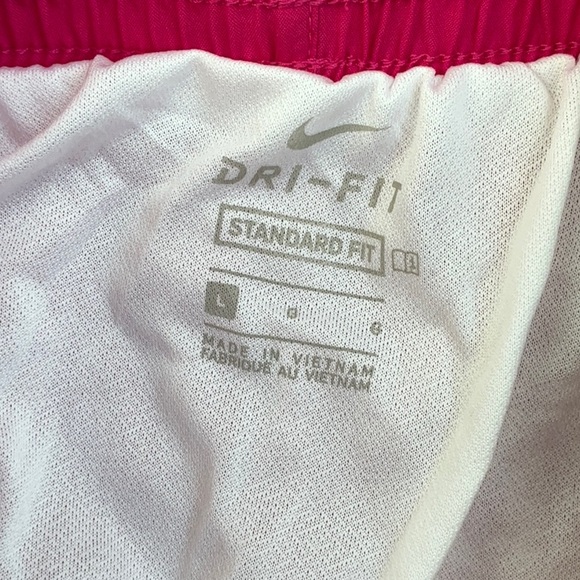 Nike standard fit shorts size L - Picture 2 of 4